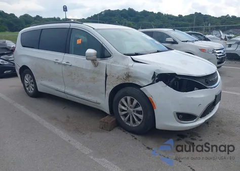 2017 Chrysler Pacifica Touring-L z USA, uszkodzony, nr VIN 2C4RC1BG7HR621056